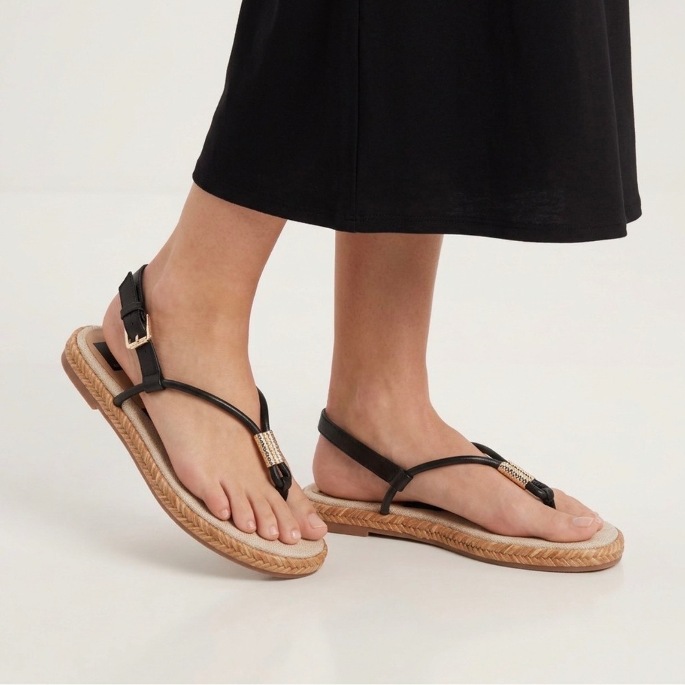New Dolce Vita BlackScrappyThong Sandals Gold Metal Detail Woven Sole Womens 6.5